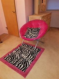 Papasan chair and matching rug