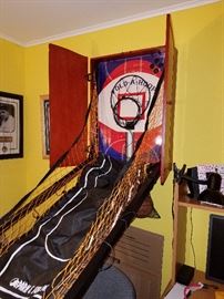 Fold-out basketball game