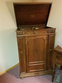 Victrola VV8-30 cabinet phonograph with built-in speaker, spare needles and two binders of records
