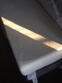 QUEEN SIZE TEMPUR PEDIC ADJUSTABLE BED