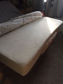QUEEN SIZE TEMPUR PEDIC ADJUSTABLE BED