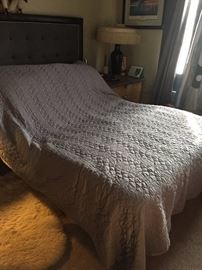 QUEEN SIZE TEMPUR PEDIC ADJUSTABLE BED