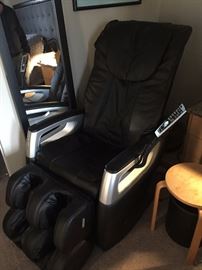 BLACK LEATHER ELECTRIC FULL BODY MASSAGE CHAIR