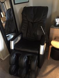 BLACK LEATHER ELECTRIC FULL BODY MASSAGE CHAIR