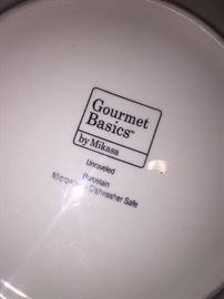 GORMET BASICS BY MIKASA DINNERWARE
