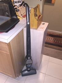 KITCHEN-FLOOR AND TILE ELECTRIC BROOM/VACUUM