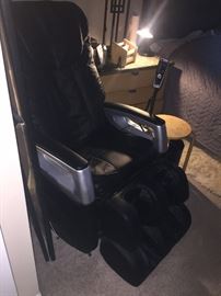 BLACK LEATHER ELECTRIC FULL BODY MASSAGE CHAIR