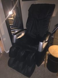 BLACK LEATHER ELECTRIC FULL BODY MASSAGE CHAIR