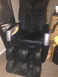 BLACK LEATHER ELECTRIC FULL BODY MASSAGE CHAIR