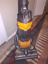 DYSON VACUUM