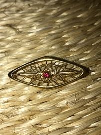 VINTAGE 10K GOLD BROOCH