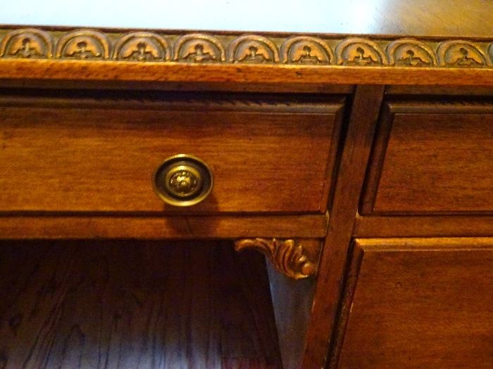 details on the Hekman writing desk. Has key awesome