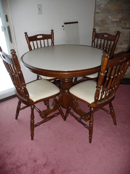 KITCHEN TABLE W/ 1 LEAF, 4 CHAIRS