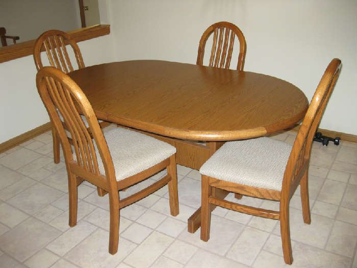 Oak dining set with 5 chairs and hidden leaves