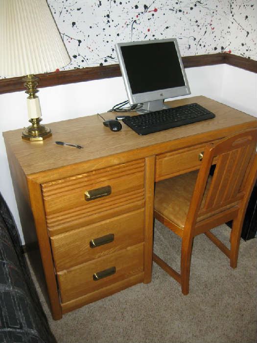 oak desk matches chest of drawers and head board