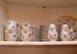 Villeroy & Boch Vitro-Porcelaine China Set (Petit Fleur Pattern)