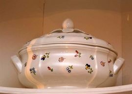 Villeroy & Boch Vitro-Porcelaine China Set (Petit Fleur Pattern)