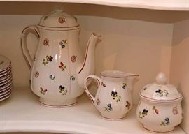 Villeroy & Boch Vitro-Porcelaine China Set (Petit Fleur Pattern)