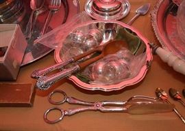 Serving Pieces & Utensils