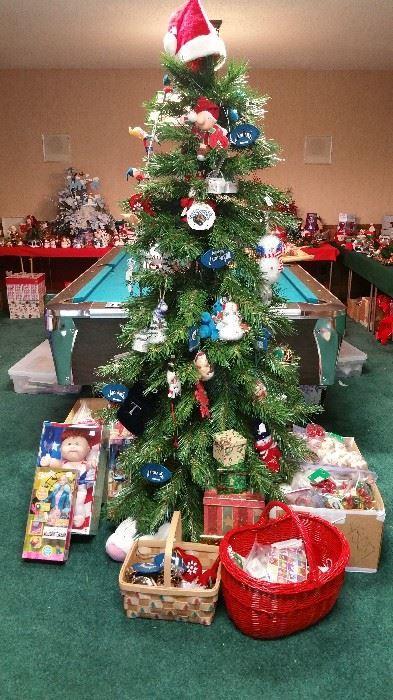 Christmas ornaments & tree
