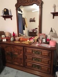 Large Dressee with Mirror