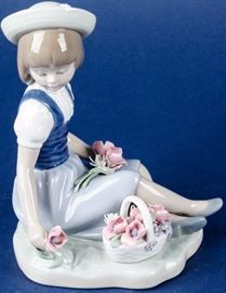 Lot 229 - Retired Lladro Girl With Wild Flowers #1287 Figure