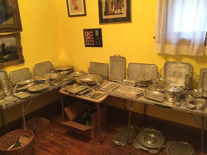 Many 100s of pieces of Vintage aluminum ware. 