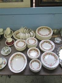 SET OF CHINA WEDGWOOD WILDBRIAR