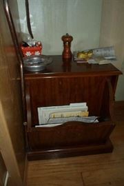 end table w/magazine rack