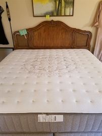 LIKE NEW Kingsdown Memory Foam KING size mattress and box springs.  This is the nicest bed we have ever seen.  These sell for thousands (Retail), but not here....as we only have 2 days to sell it.   Only slept on a few times, always covered with several mattress pads, non smoking, non pet, NICE home ! 