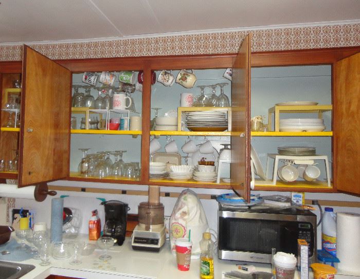 General kitchen clutter - microwave oven, Kitchenaid mixer and lots more!