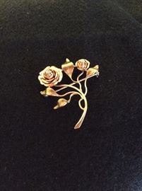 14K rose and yellow gold brooch  Roses with faceted stone centers