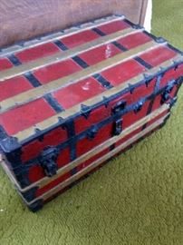 Vintage trunk in wonderful condition
