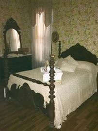 Great full sized spindle bed