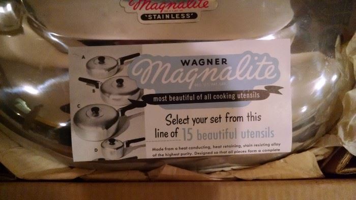 CLOSE-UP...N.O.S...NEW OLD STOCK.. WAGNER MAGNALITE STAINLESS / ROASTER PAN W/ ORIGINAL BOX