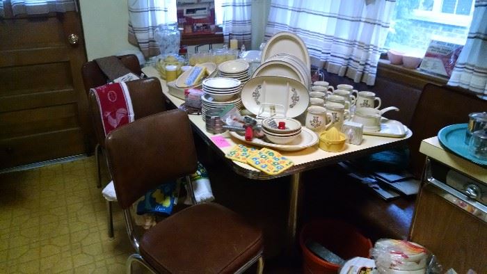 FULL KITCHEN...50'S DINER STYLE KITCHEN  TABLE / BOOTH 