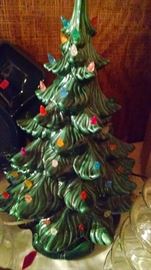 VINTAGE LIGHTED CERAMIC CHRISTMAS TREE