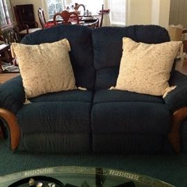 Reclining loveseat