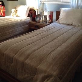 Twin bedroom set