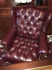 BURGUNDY LEATHER TUFTED EXECUTIVE OFFICE CHAIR