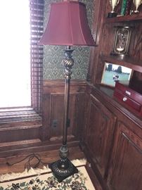 FLOOR LAMP