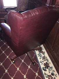 BURGUNDY LEATHER TUFTED EXECUTIVE OFFICE CHAIR