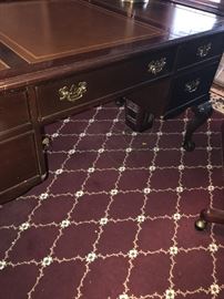 EXECUTIVE LEATHER TOP SOLID WOOD DESK 58" LONG X 30" WIDE X 30" TALL