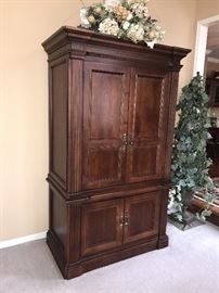 LARGE SOLID WOOD ENTERTAINMENT CENTER / TV CABINET