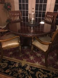 ROUND SOLID WOOD TABLE WITH 6 CHAIRS ( COMES WITH 2 LEAVES)