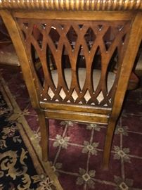 ROUND SOLID WOOD TABLE WITH 6 CHAIRS ( COMES WITH 2 LEAVES)