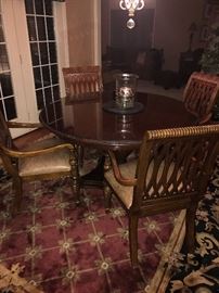 ROUND SOLID WOOD TABLE WITH 6 CHAIRS ( COMES WITH 2 LEAVES)