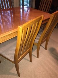BLONDE WOOD DINING TABLE WITH 6 CHAIRS