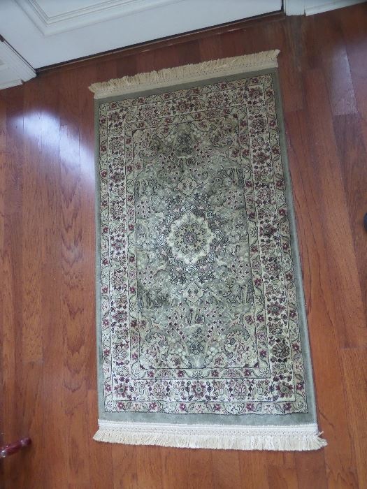  oriental area rug, 7 foot runner, very good condition
