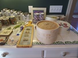 assorted kitchen items